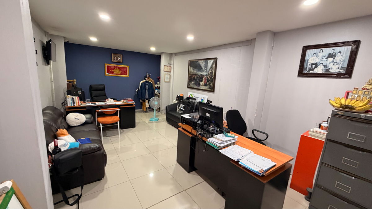 picture Prime commercial building on Super Highway, before Nimman area. - 14/24