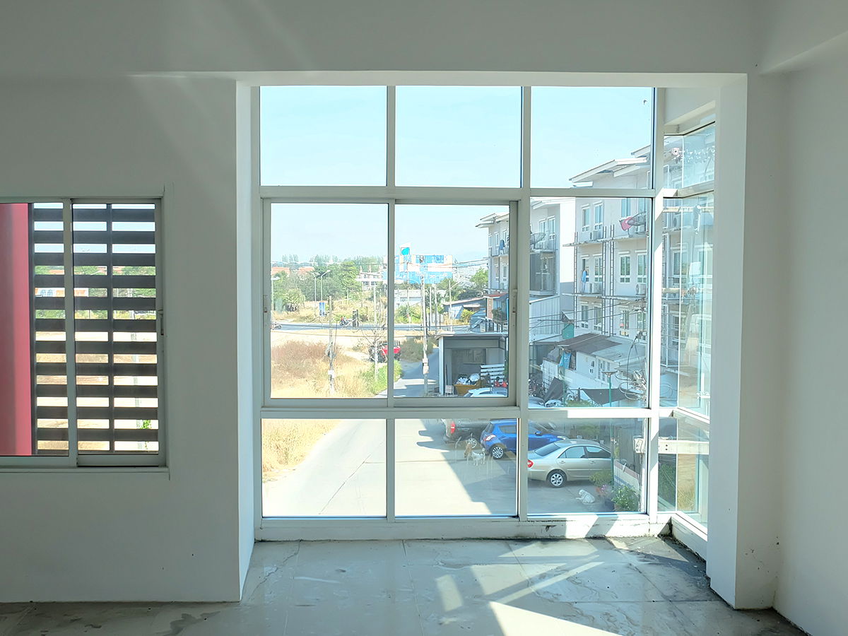 รูป ขาย อาคารพาณิชย์ 3 ชั้นครึ่ง 2 คูหา ติดถนนมอเตอร์เวย์ ใกล้แยกหนองยายบู่ ศรีราชา 2 งาน, 18.3 ตร.ว. - รูปที่ 5/14