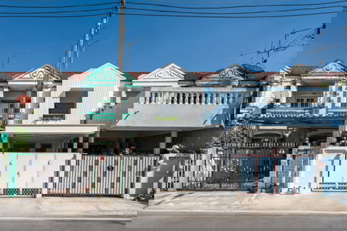 Renovated 2-Storey Townhouse – Khlong 2, Thanyaburi Only 400 meters from Rangsit–Nakhon Nayok main road Price: **1,890,000 THB**