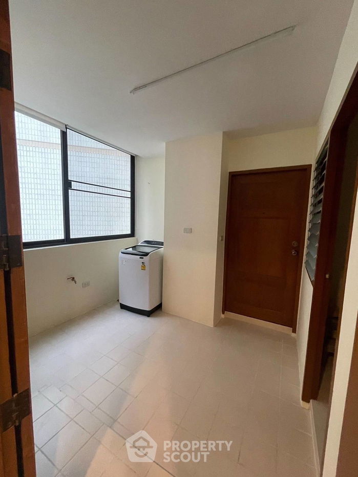picture 3-BR Condo at Ruamsuk Condominium near BTS Thong Lor (ID 2001800) - 17/17