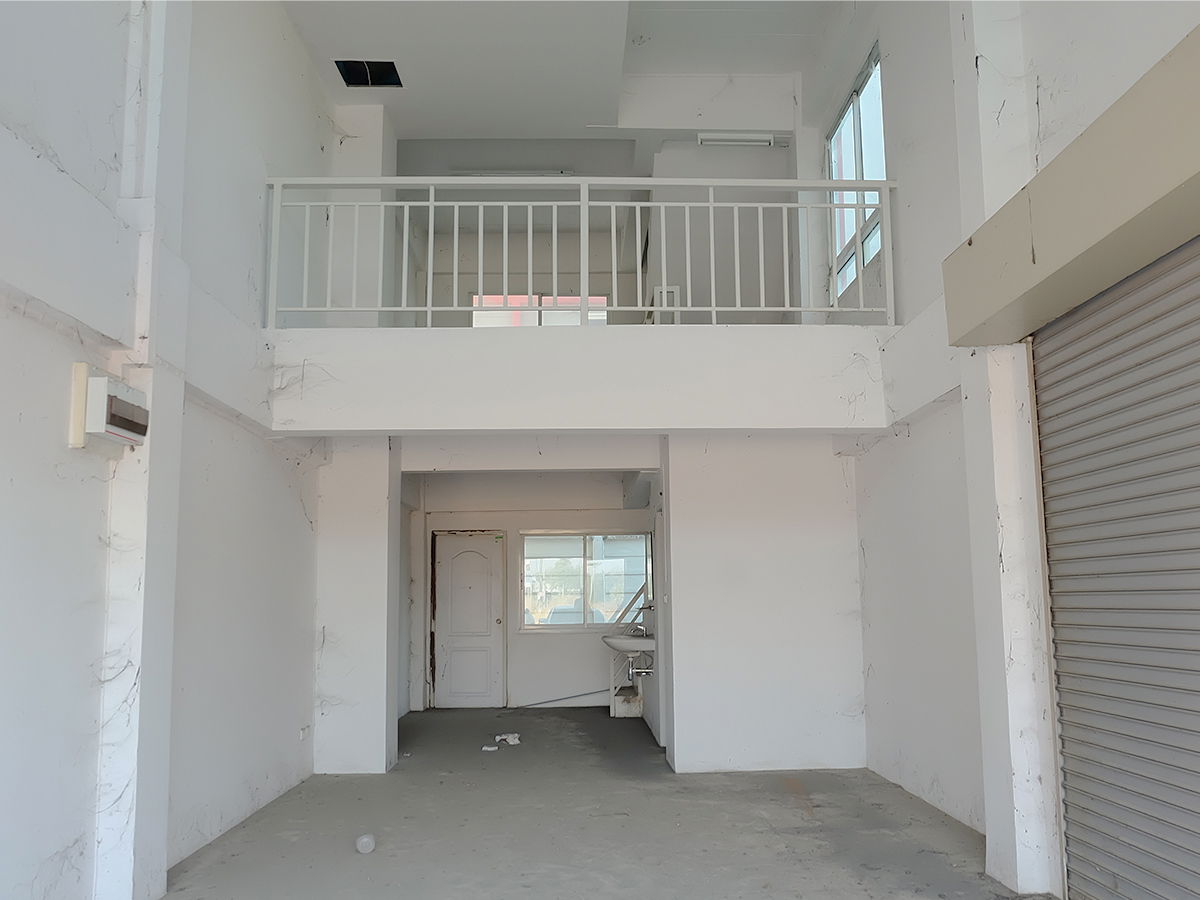 รูป ขาย อาคารพาณิชย์ 3 ชั้นครึ่ง 2 คูหา ติดถนนมอเตอร์เวย์ ใกล้แยกหนองยายบู่ ศรีราชา 2 งาน, 18.3 ตร.ว. - รูปที่ 8/14