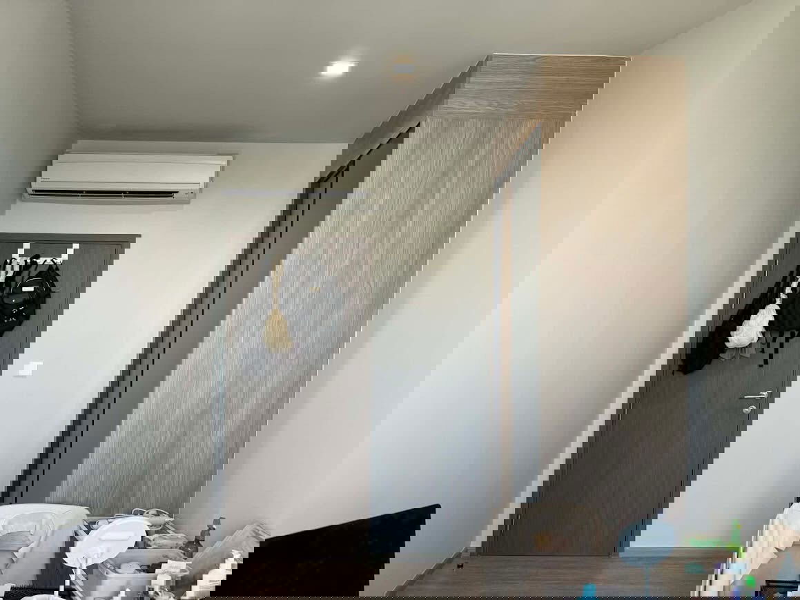 picture THE LINE                   Wongsawang  - 9/16