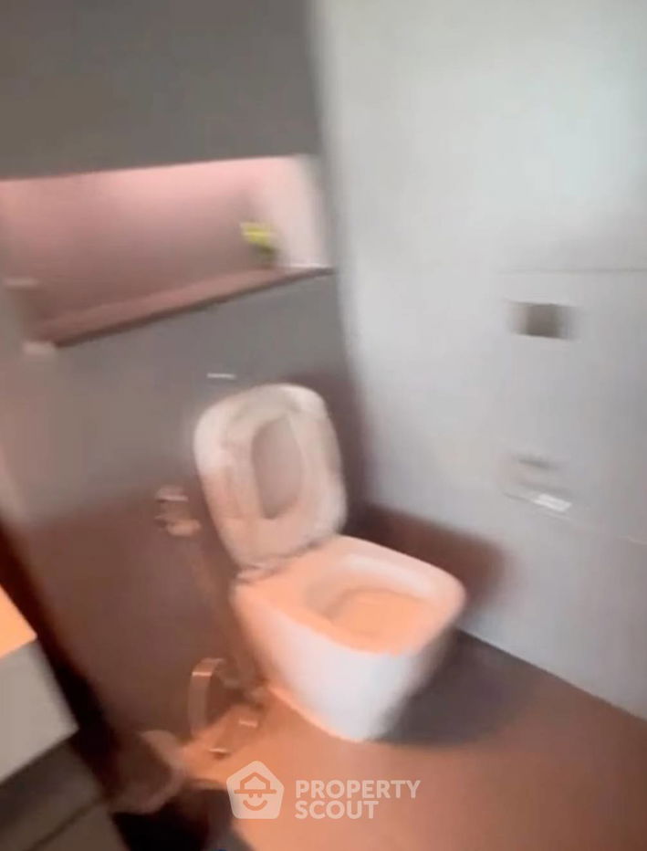 picture Studio Condo at The River Condominium near BTS Saphan Taksin (ID 2510183) - 11/12