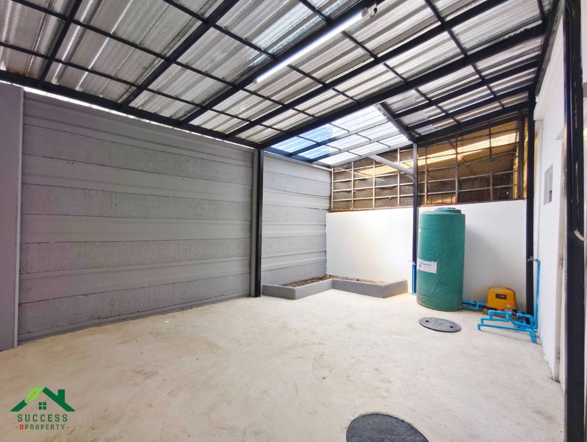 รูป ขายทาวน์เฮ้าส์ พฤกษา 74/3 ศรีนครินทร์-เทพารักษ์ รีโนเวทแล้ว ที่ดินเยอะ เนื้อที่ 30 ตร.ว. ต่อเติมหลังคาหลังบ้าน ใกล้รถไฟฟ้า ใกล้ทางด่วน เพียง 15 นาที - รูปที่ 11/20