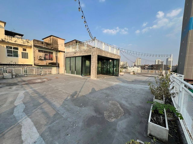 รูป เช่าร้านอาหาร 2.5ชั้นมีดาดฟ้า 220ตร.วา.MRTสุทธิสาร 750ม. มีดาดฟ้า 905ตร.ม. ม.หอการ - รูปที่ 5/8