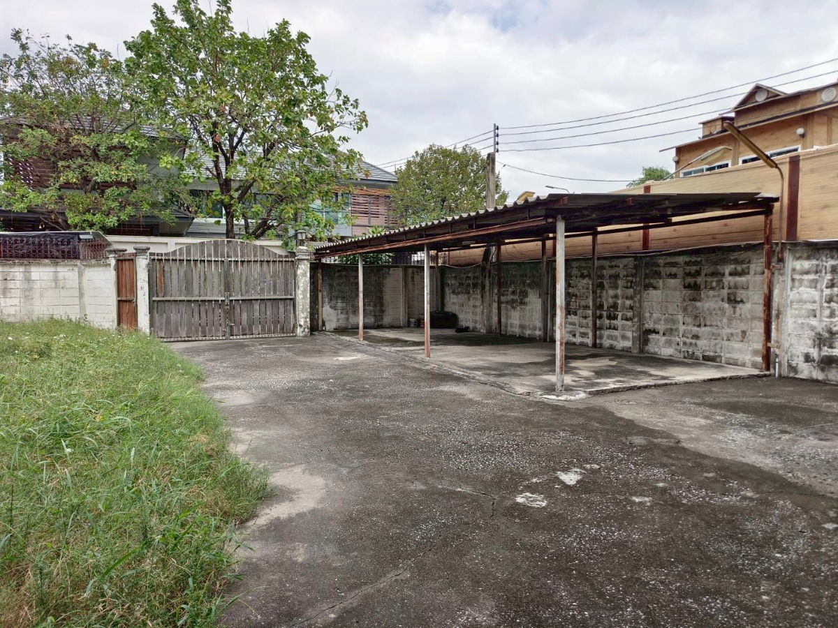 รูป  ขายบ้านเดี่ยวสองชั้น พร้อมออฟฟิศ และที่ดินเปล่า ทำเลทองในนนทบุรี 2 งาน, 93 ตร.ว. - รูปที่ 14/14