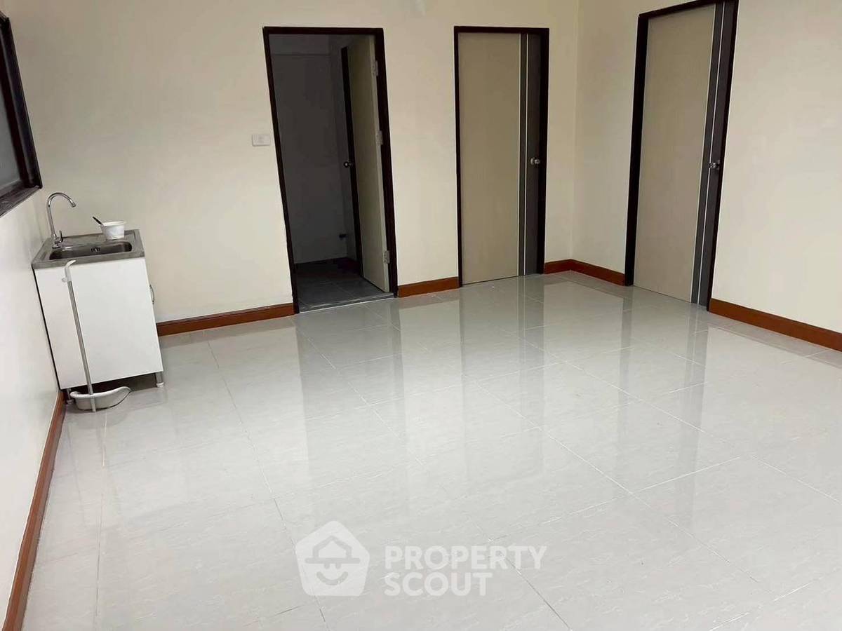 รูป คอนโด 2-ห้องนอน ที่ ศรีวรา แมนชั่น คอนโดมิเนียม 1 ใกล้ MRT ศูนย์วัฒนธรรมแห่งประเทศไทย (ID 2393595) - รูปที่ 8/12