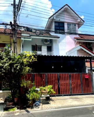 Townhouses for sale ม.เทคโนโลยีราชมงคลสุวรรณภูมิ : 3-BR Townhouse near MRT Sai Ma (ID 2428745)