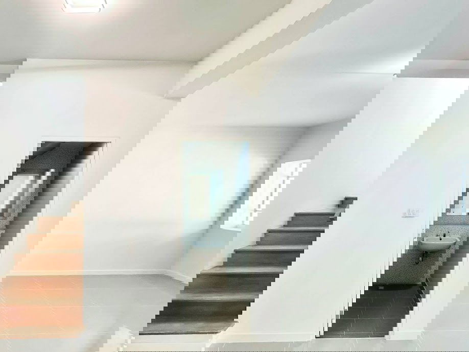 รูป ขายทาวน์โฮม 2 ชั้น หมู่บ้าน วิลลาจจิโอ บางนา 2 ห้องนอน 3 ห้องน้ำ 1 ที่จอดรถ เพียง 1.69 ล้านบาท!! - รูปที่ 3/29