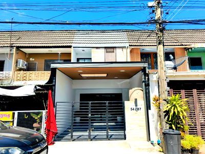 ทาวน์โฮม สวนสยาม : ทาวน์เฮ้าส์ รีโนเวทใหม่ หมู่บ้านธีรวรรณ2 ถนนรามอินทรา 109  ซอยพระยาสุเรนทร์ 2 บางชัน คลองสามวา ทำเลดี ใกล้รถไฟฟ้า เดินทางง่าย