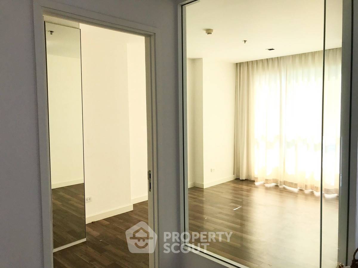 รูป คอนโด 1-ห้องนอน ที่ เดอะ รูม สาทร-ตากสิน ใกล้ BTS โพธิ์นิมิตร (ID 2507091) - รูปที่ 8/8