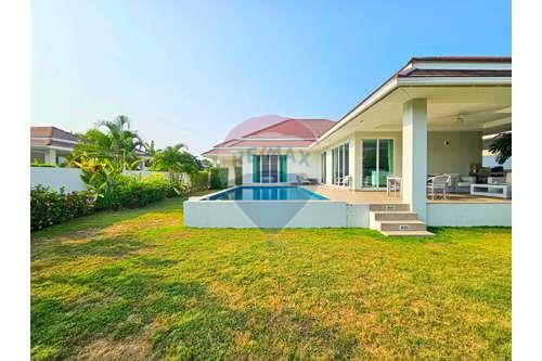 รูป [920601001-67] 3 Bed 2 Bath Private Modern Villa in Hua Hin Soi 88 For Sale - รูปที่ 10/38