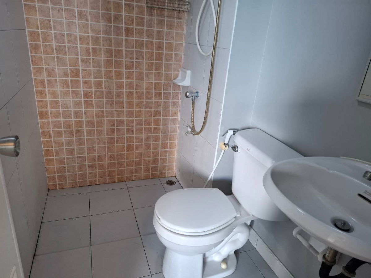 รูป 🟨คอนโดให้เช่า 2 นอน ลุมพินี ร่มเกล้า สุวรรณภูมิ A4 ชั้น8 พร้อมอยู่ ต่อรอง สนใจติดต่อ 082-3223695 - รูปที่ 9/13