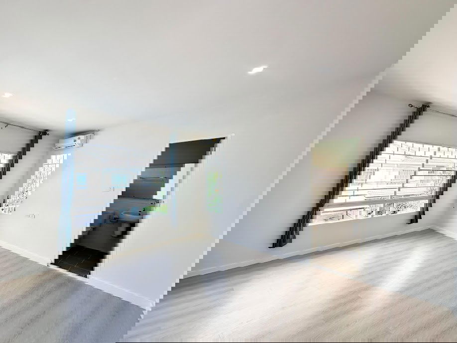 รูป ขายทาวน์โฮม 2 ชั้น หมู่บ้าน วิลลาจจิโอ บางนา 2 ห้องนอน 3 ห้องน้ำ 1 ที่จอดรถ เพียง 1.69 ล้านบาท!! - รูปที่ 9/29