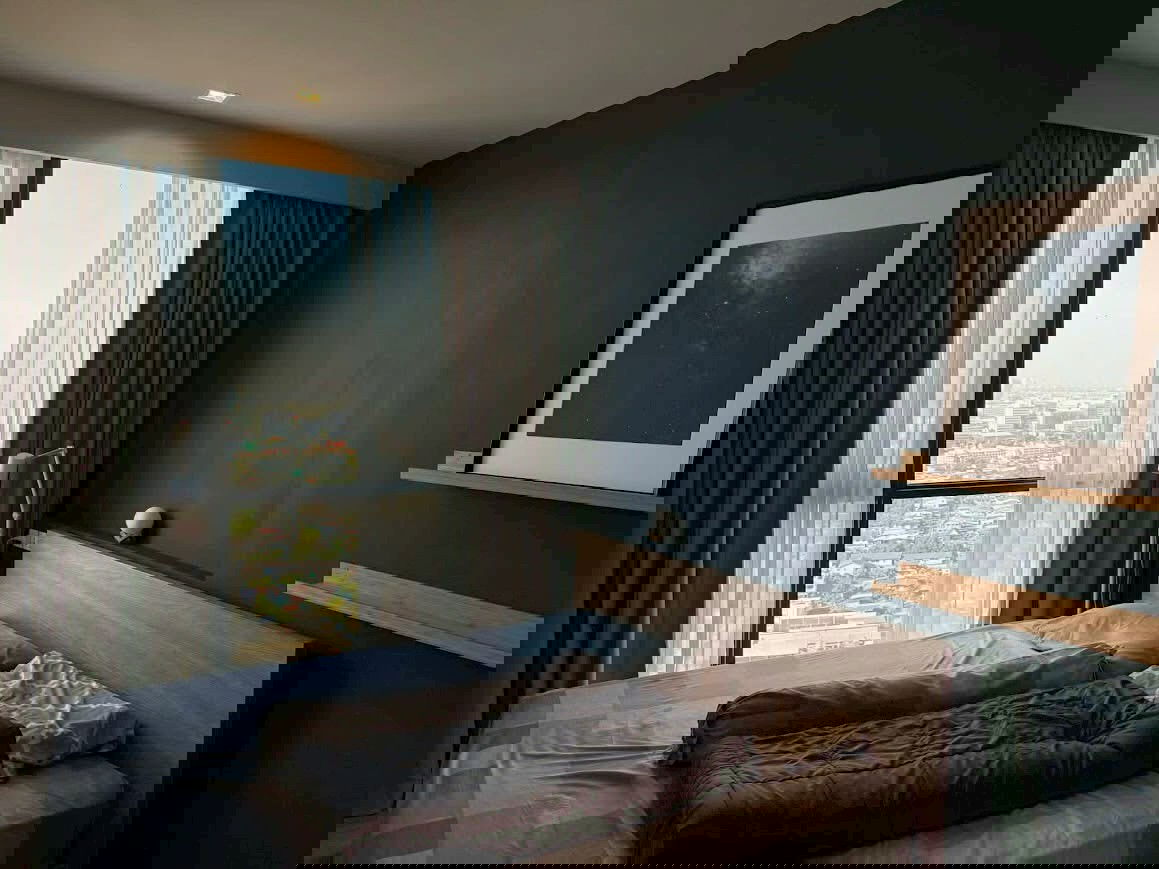 picture THE LINE                   Wongsawang  - 3/16