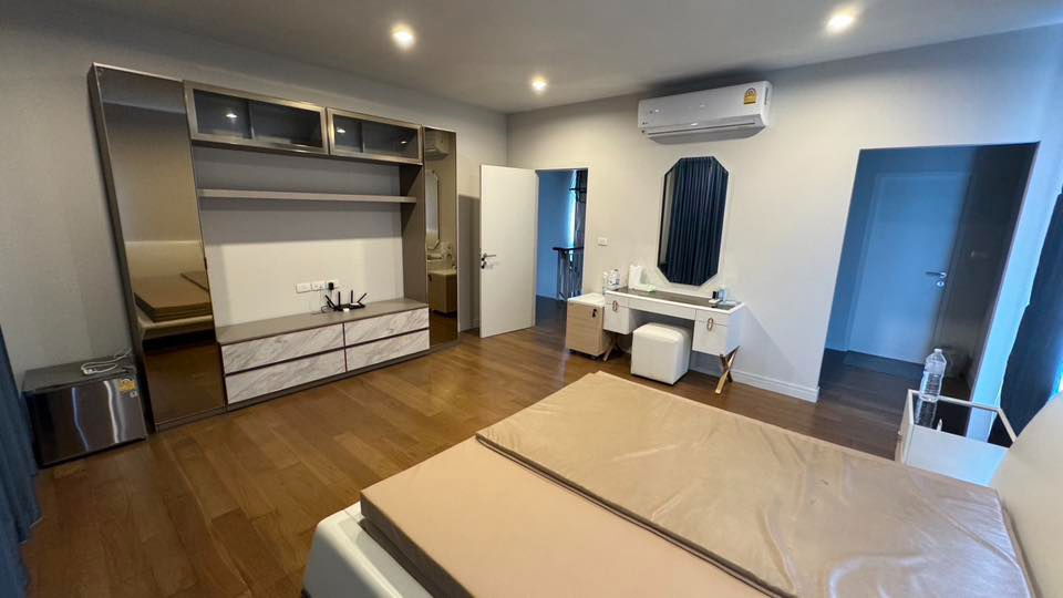 รูป HR3118 Luxury House for Rent - Burasiri Pattanakarn (Pet-Friendly) บ้านหรูหลังใหญ่ ติดสวนและ Clubhouse    - รูปที่ 10/43