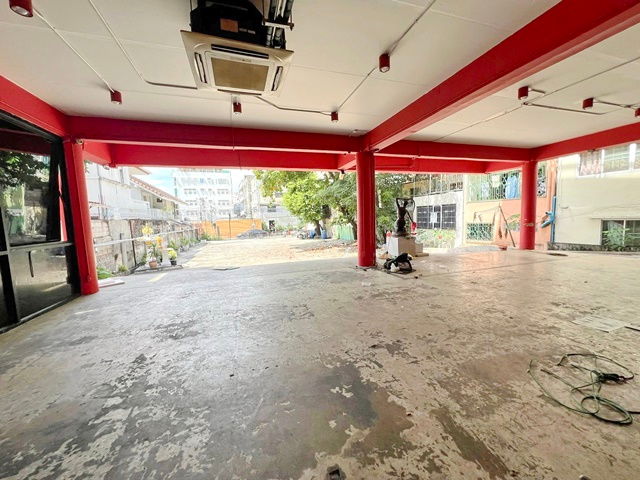 รูป เช่าร้านอาหาร 2.5ชั้นมีดาดฟ้า 220ตร.วา.MRTสุทธิสาร 750ม. มีดาดฟ้า 905ตร.ม. ม.หอการ - รูปที่ 3/8