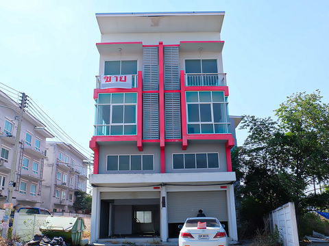 For Sale: 3.5-storey commercial building, 2 adjoining units, located on the motorway road, near Nong Yai Bu Intersection, Si Racha.