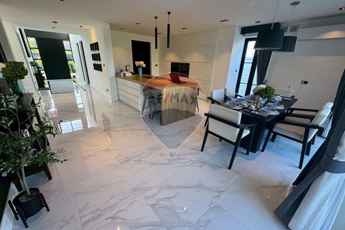 picture [920311006-319] Luxury British Executive Home - 24/34