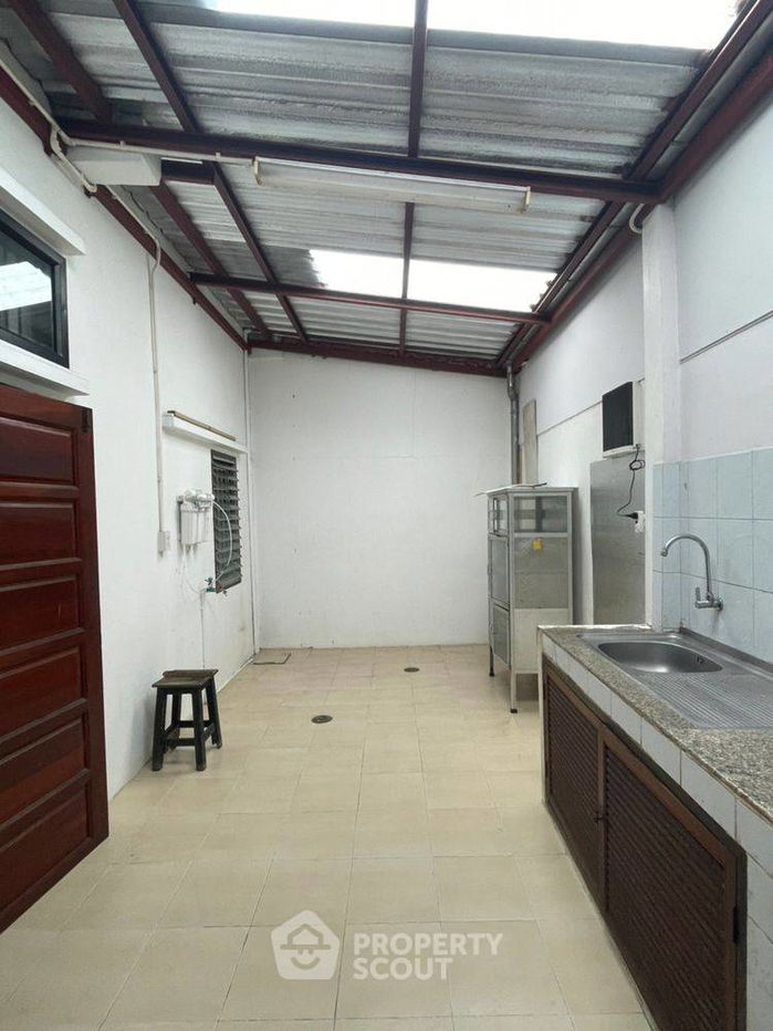 picture 3-BR Townhouse near MRT Sai Ma (ID 2428745) - 3/7