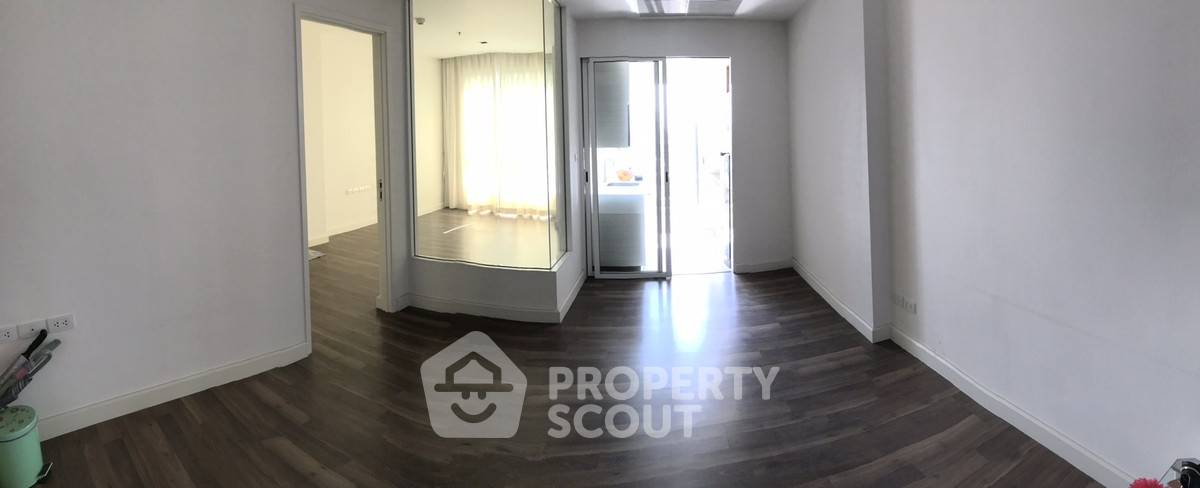 รูป คอนโด 1-ห้องนอน ที่ เดอะ รูม สาทร-ตากสิน ใกล้ BTS โพธิ์นิมิตร (ID 2507091) - รูปที่ 1/8