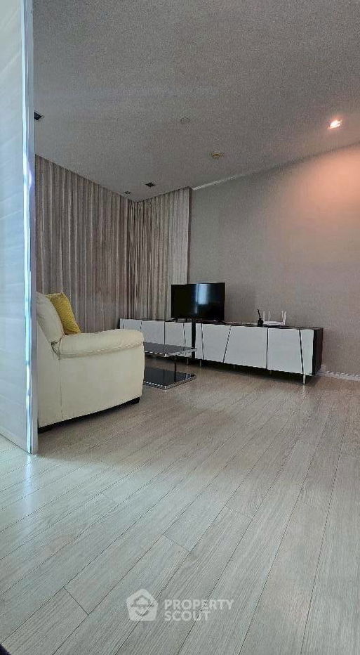 picture 1-BR Condo at The Room Sukhumvit 21 near MRT Sukhumvit (ID 2309318) - 2/20