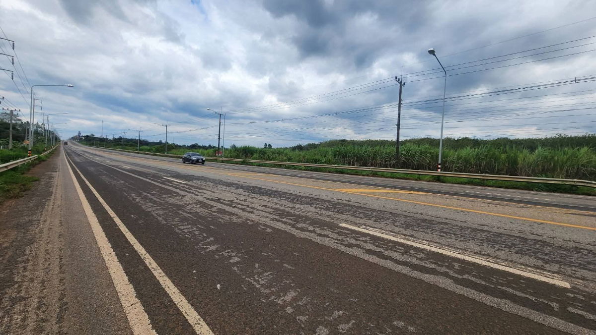 รูป ขายที่ดิน82ไร่อำเภอเสิงสางจังหวัดนครราชสีมา ติดถนนราชสีมาโชคชัย ห่างที่ว่าการอำเภอ1กิโลเมตร หน้ากว้างติดถนนประมาณ430เมตร พื้นที่82-3-22ไร่ - รูปที่ 5/5