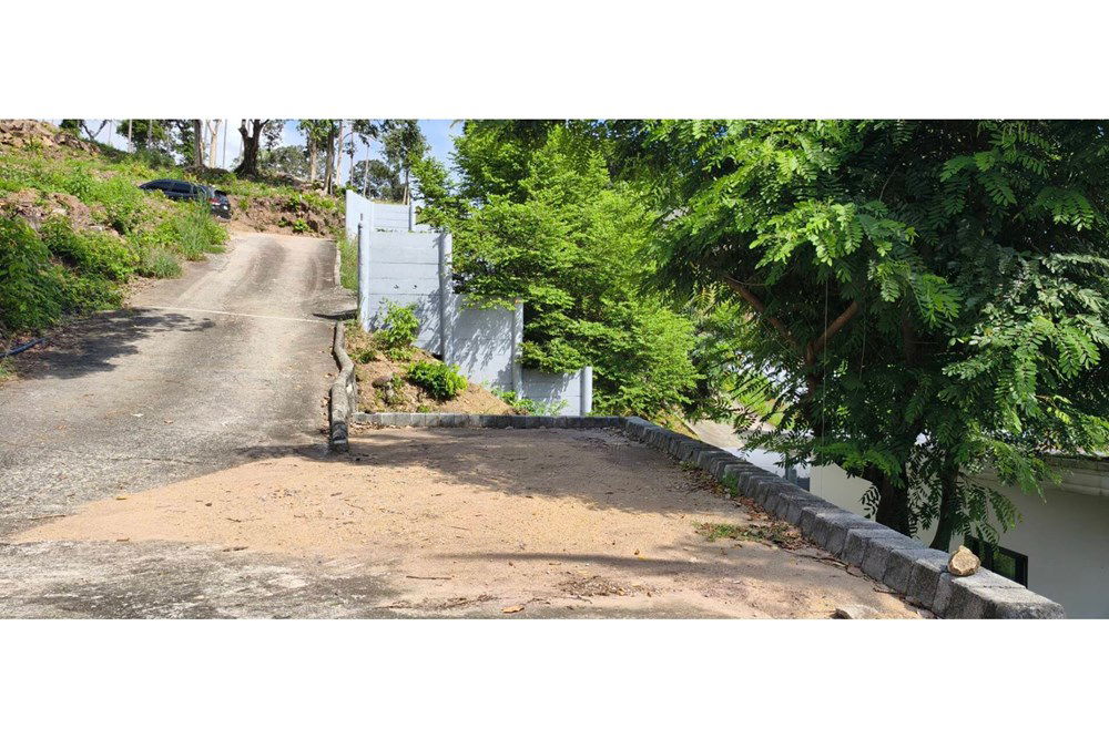 picture [920121060-114] Hill-view plot, whole or subdivided, Ideal for Investment, Maenam - 11/13