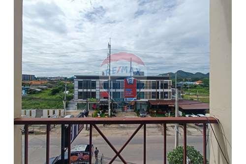 รูป [920601001-207] 3 Bed 3 Bath 3.5Storey Renovated TownHouse - รูปที่ 8/23