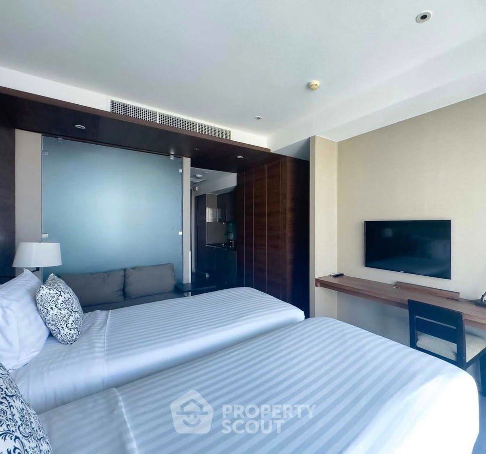 picture Studio Condo at The River Condominium near BTS Saphan Taksin (ID 2510183) - 1/12
