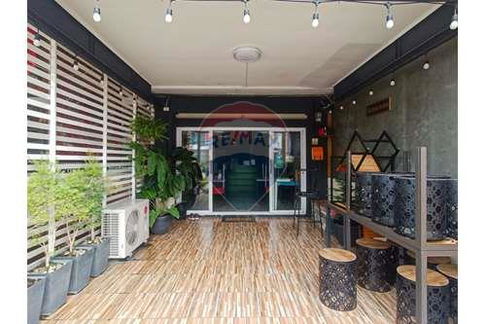 [920601001-207] 3 Bed 3 Bath 3.5Storey Renovated TownHouse