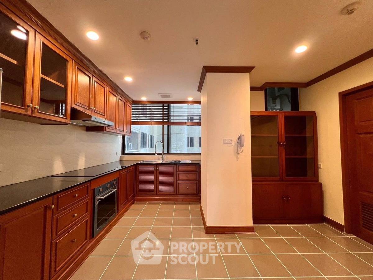 picture 3-BR Condo at Ruamsuk Condominium near BTS Thong Lor (ID 2001800) - 5/17