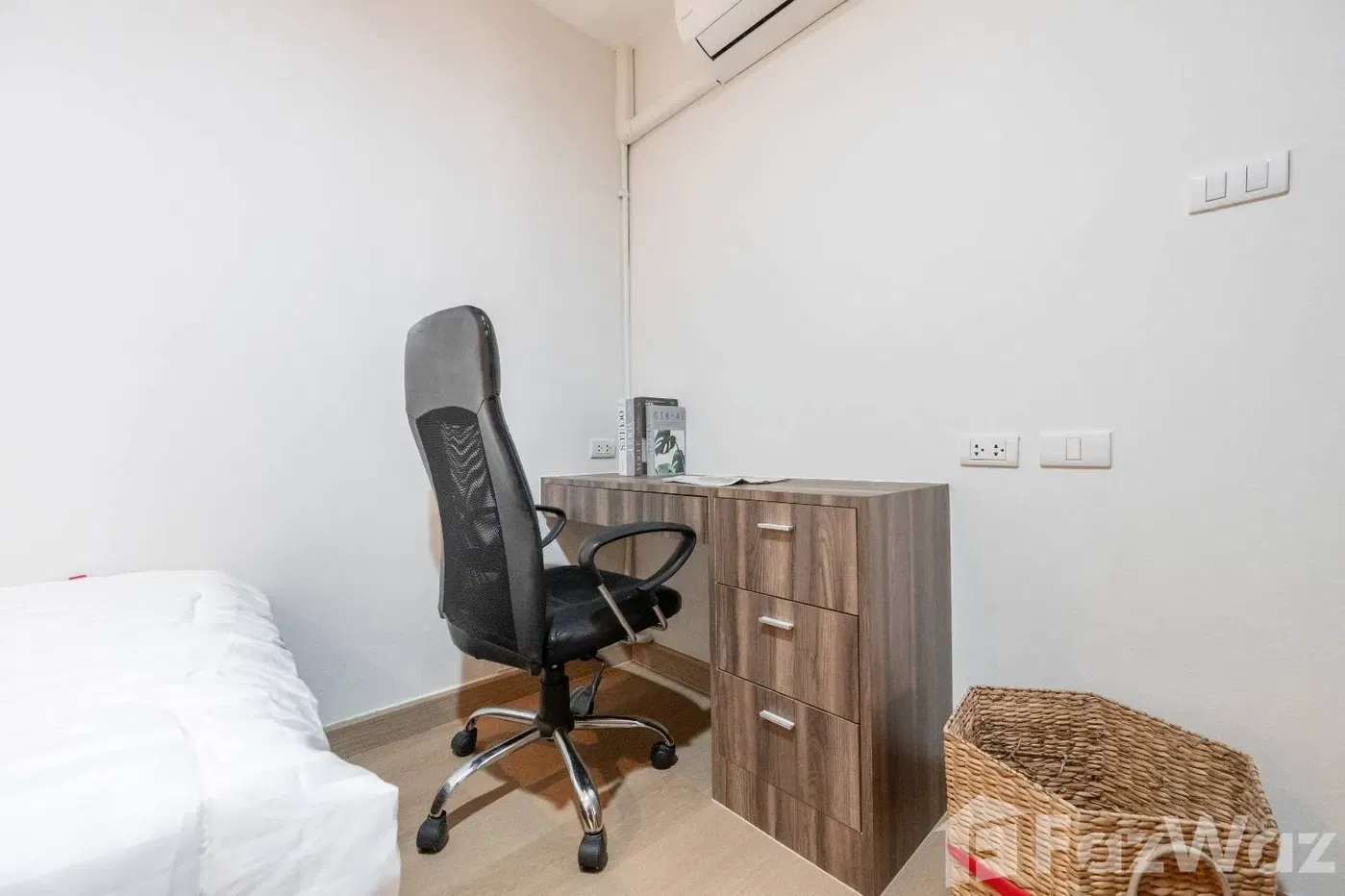 picture . 5910042 - 6/13