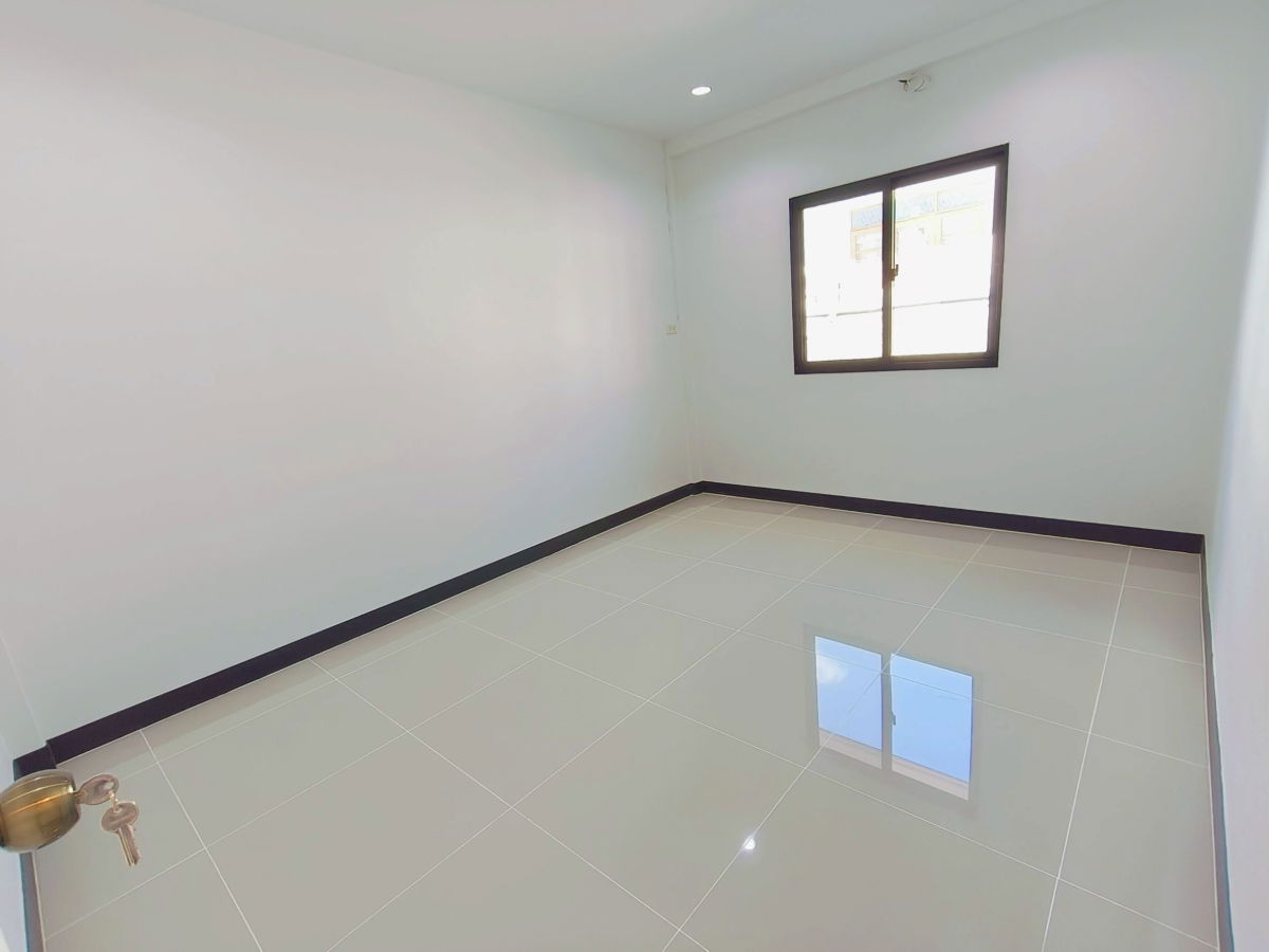 รูป ทาวน์เฮ้าส์ รีโนเวทใหม่ หมู่บ้านธีรวรรณ2 ถนนรามอินทรา 109  ซอยพระยาสุเรนทร์ 2 บางชัน คลองสามวา ทำเลดี ใกล้รถไฟฟ้า เดินทางง่าย - รูปที่ 19/25