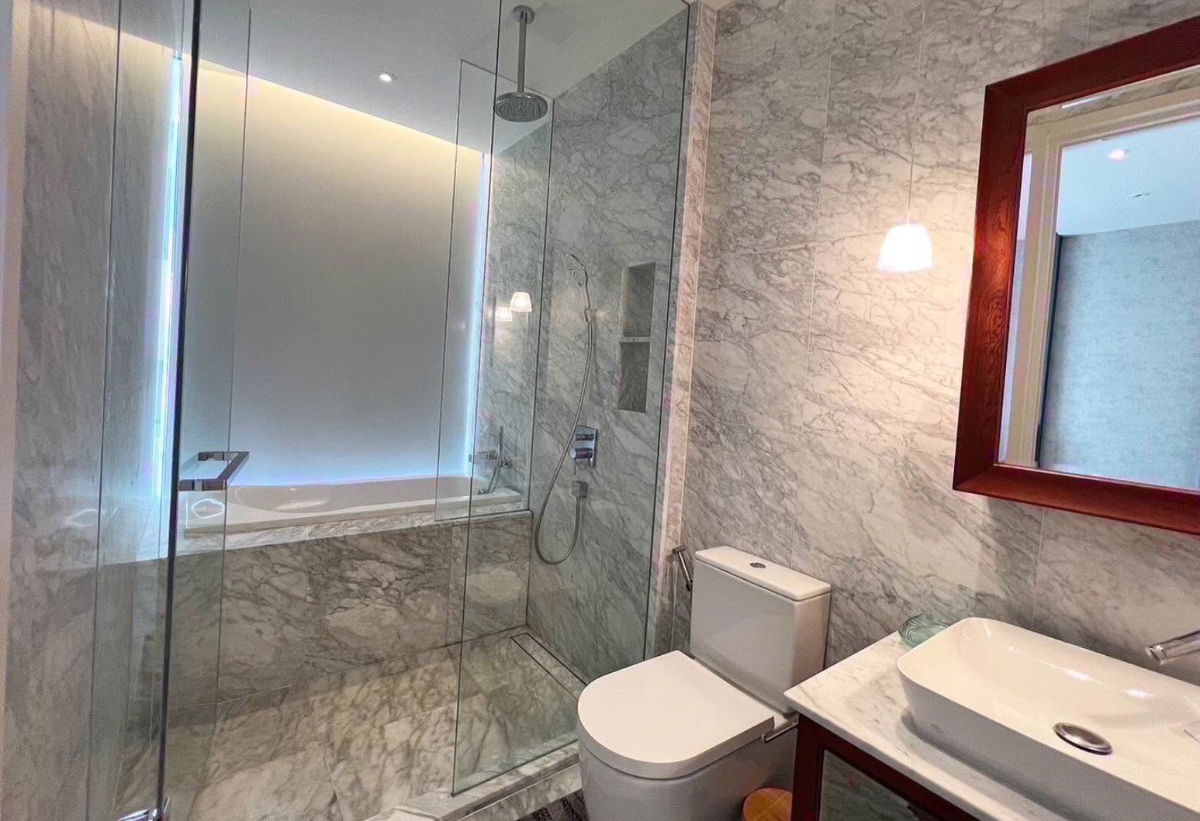 picture  KHUN by YOO inspired by Starck  - 11/11