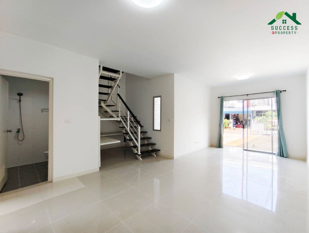 รูป ขายทาวน์เฮ้าส์ พฤกษา 74/3 ศรีนครินทร์-เทพารักษ์ รีโนเวทแล้ว ที่ดินเยอะ เนื้อที่ 30 ตร.ว. ต่อเติมหลังคาหลังบ้าน ใกล้รถไฟฟ้า ใกล้ทางด่วน เพียง 15 นาที - รูปที่ 9/20