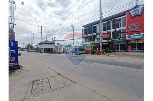 รูป [920601001-207] 3 Bed 3 Bath 3.5Storey Renovated TownHouse - รูปที่ 3/23