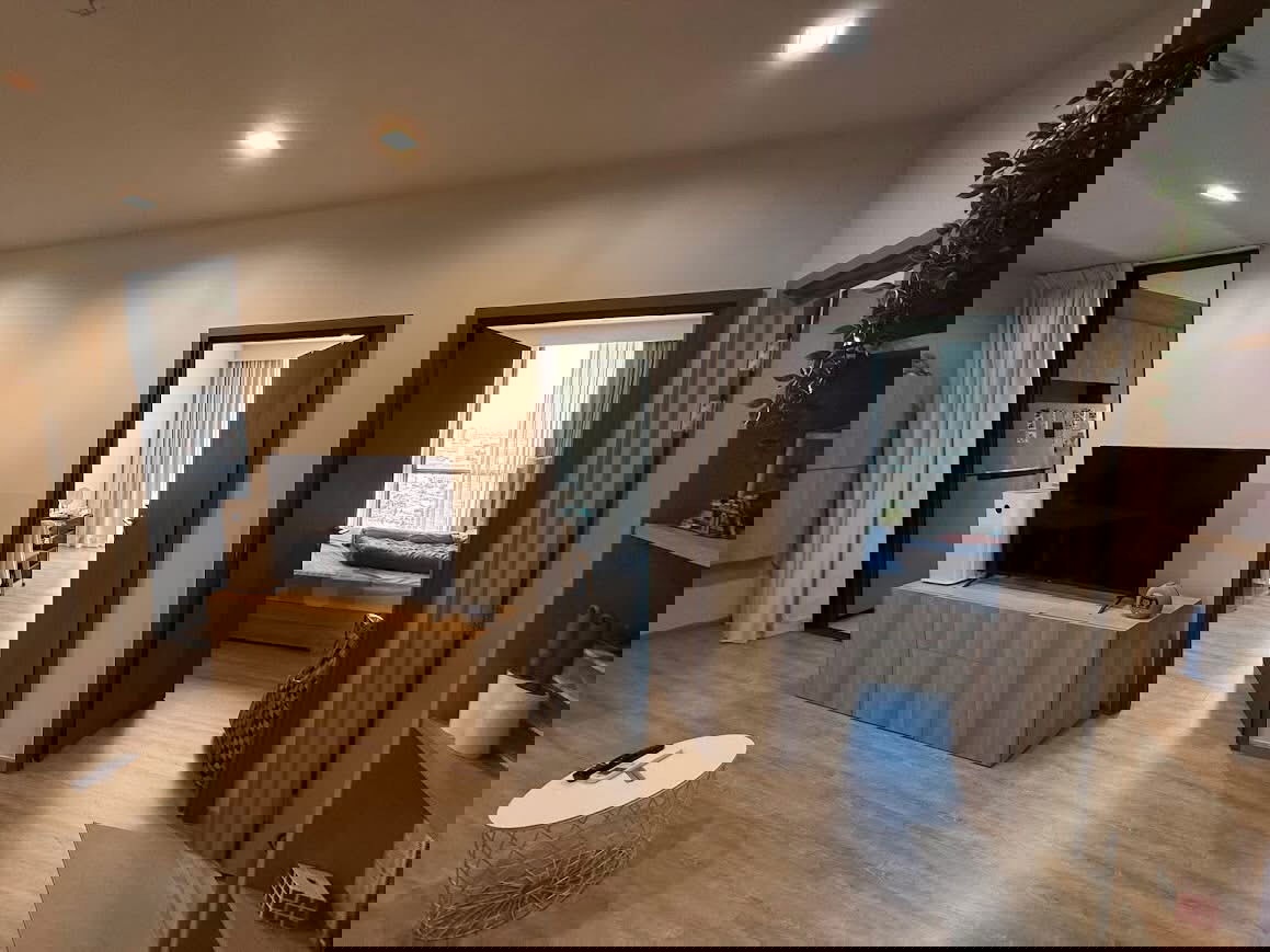 picture THE LINE                   Wongsawang  - 6/16