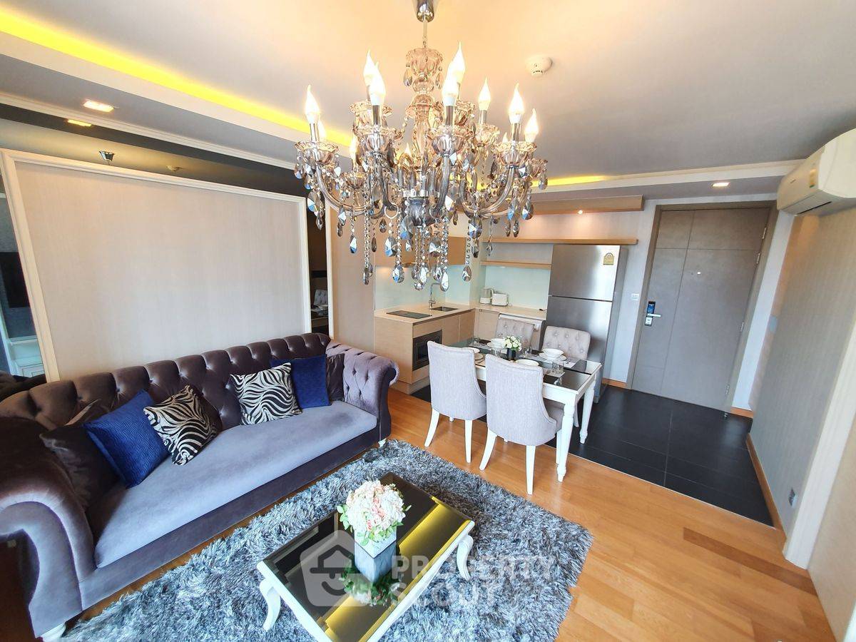 picture 1-BR Condo at Via Botani near BTS Phrom Phong (ID 2346293) - 1/4