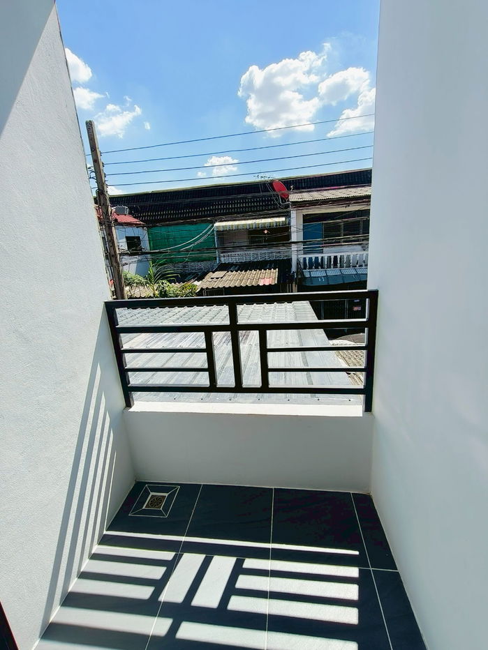 รูป ทาวน์เฮ้าส์ รีโนเวทใหม่ หมู่บ้านธีรวรรณ2 ถนนรามอินทรา 109  ซอยพระยาสุเรนทร์ 2 บางชัน คลองสามวา ทำเลดี ใกล้รถไฟฟ้า เดินทางง่าย - รูปที่ 21/25