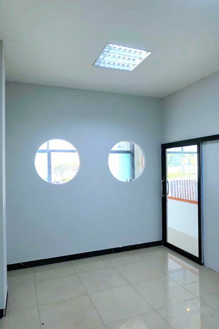 รูป ติดถนนใหญ่ ซ.ฉลองกรุง 24-35 ตลาดนครฉลองกรุง500ม. ม.เจ้าคุณทหารลาดกระบัง 3.8 กม. หน้านิคมลาดกระบัง อาคารพาณิชย์ 4ชั้น 370ตร.ม. - รูปที่ 3/8