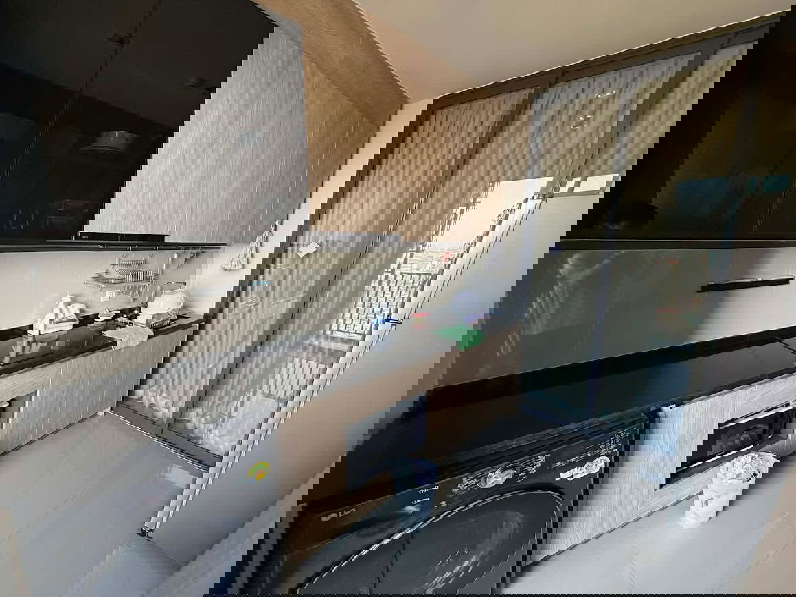 picture THE LINE                   Wongsawang  - 13/16