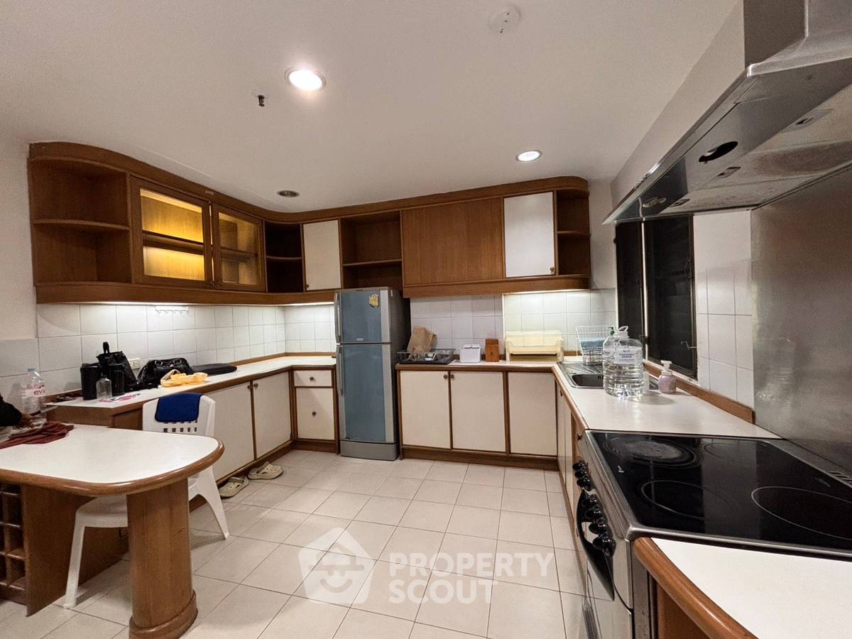picture 3-BR Condo at Asoke Tower near MRT Phetchaburi (ID 2476261) - 8/13