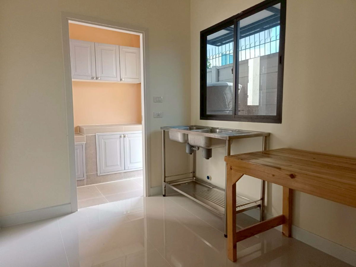 รูป ขายบ้านเดี่ยวสองชั้น หมู่บ้านภัสสร ไพรด์ ปิ่นเกล้า-วงแหวน พร้อมอยู่ แถมแอร์ฟรี ทุกห้อง - รูปที่ 5/15