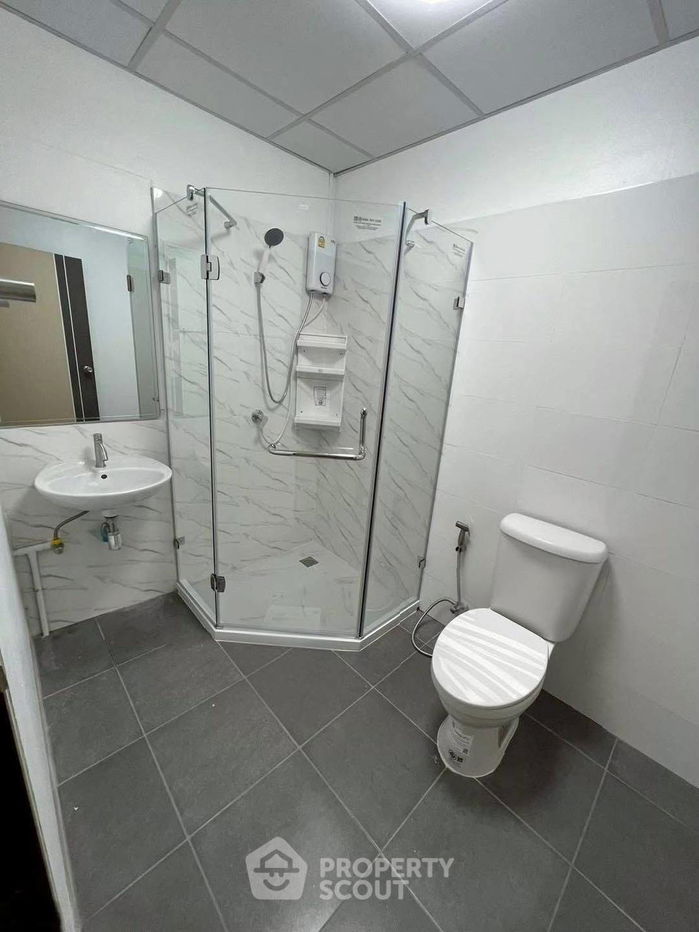 รูป คอนโด 2-ห้องนอน ที่ ศรีวรา แมนชั่น คอนโดมิเนียม 1 ใกล้ MRT ศูนย์วัฒนธรรมแห่งประเทศไทย (ID 2393595) - รูปที่ 7/12