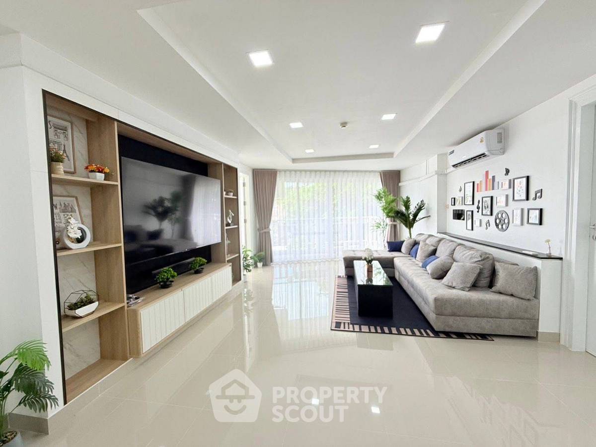 รูป คอนโด 3-ห้องนอน ที่ รอยัล ฮิลล์ รีสอร์ท ใกล้ พัทยาใต้ (ID 2386714) - รูปที่ 6/10