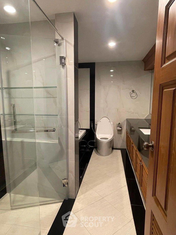 picture 3-BR Condo at Ruamsuk Condominium near BTS Thong Lor (ID 2001800) - 10/17