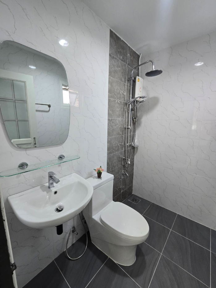 รูป ้านเดี่ยวชั้นเดียว หมู่บ้านนันทวัน10 ซอยเลียบวารี37 คู้ขวา หนองจอก บ้านสวย ทำเลดี แต่งใหม่ทั้งหมด กว้าง ถูก มีเฟอร์นิเจอร์ใหม่ - รูปที่ 21/22