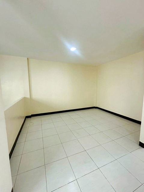 รูป สุขุมวิท 50 ให้เช่าทาวน์เฮ้าส์ 3 ชั้น BTS พระโขนง 890ม. BTSอ่อนนุช 1กม. 20 ตร.วา. 240 ตร.ม. รร.นานาชาติ เซนต์แอนดรูส์ฯ กรุงเทพ 1.1 กม. - รูปที่ 7/8