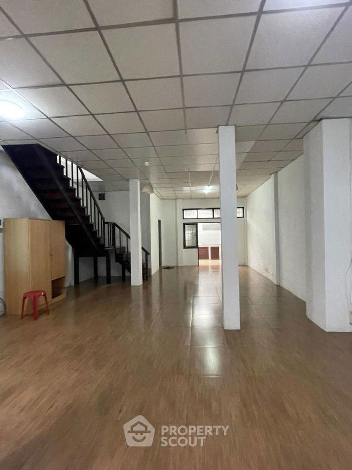 picture 3-BR Townhouse near MRT Sai Ma (ID 2428745) - 2/7